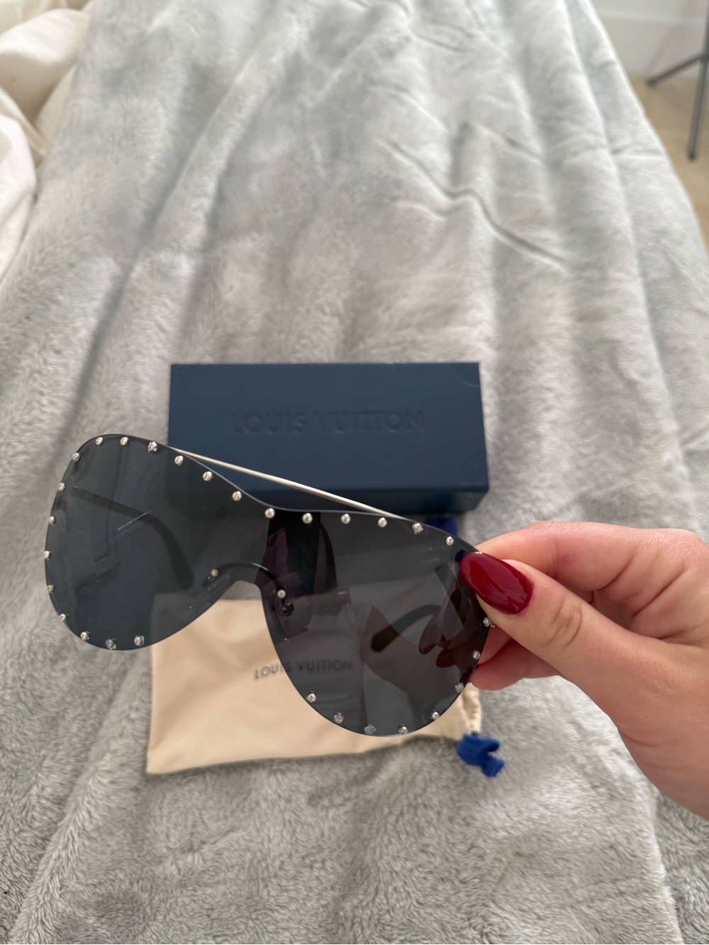 Louis Vuitton Metal The Party Black Shield Sunglasses with Silver Studs - Picture 2 of 7